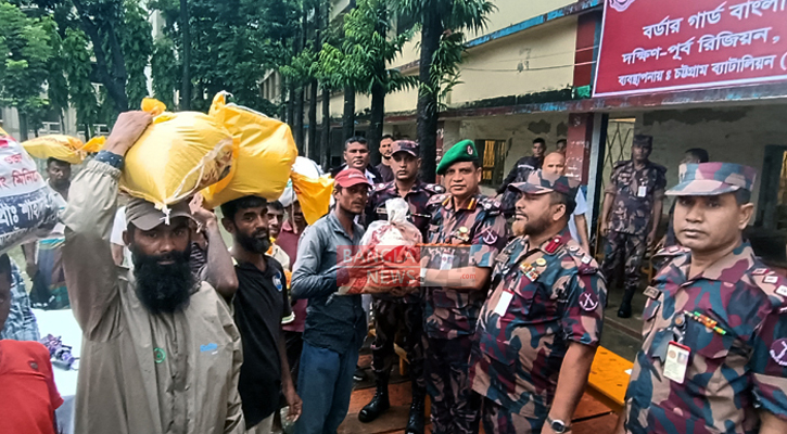 বিজিবির পক্ষ থেকে ত্রাণ বিতরণ 